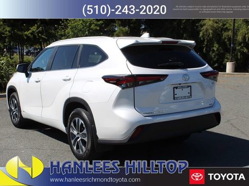 Certified 2025 Toyota Highlander XLE image 9