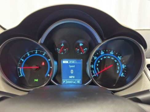 Used 2013 Chevrolet Cruze LS image 20