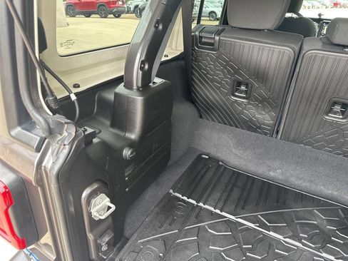 Used 2023 Jeep Wrangler Unlimited Rubicon 4xe w/ Cold Weather Group AWD/4WD image 25