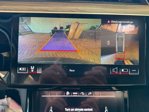 Used 2021 Audi e-tron Premium w/ Convenience Plus Package image 28