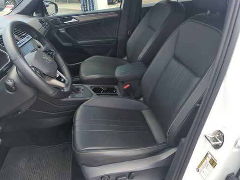 Used 2023 Volkswagen Tiguan SE R-Line FWD image 12