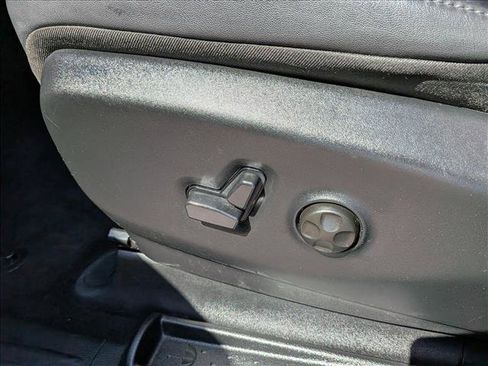 Used 2025 Chrysler Pacifica Select FWD image 31