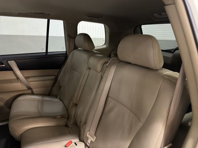 Used 2011 Toyota Highlander SE w/ Tow Pkg AWD/4WD image 7