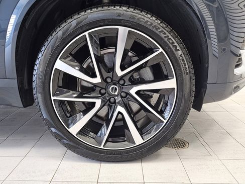 Certified 2024 Volvo XC90 B6 Ultimate w/ Protection Package image 4