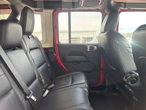 Used 2019 Jeep Wrangler Unlimited Sahara image 18