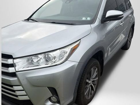 Used 2019 Toyota Highlander XLE AWD/4WD image 1
