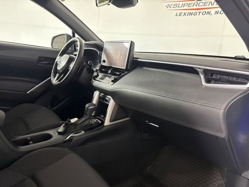 Used 2024 Toyota Corolla Cross AWD Hybrid w/ Moonroof Package image 30