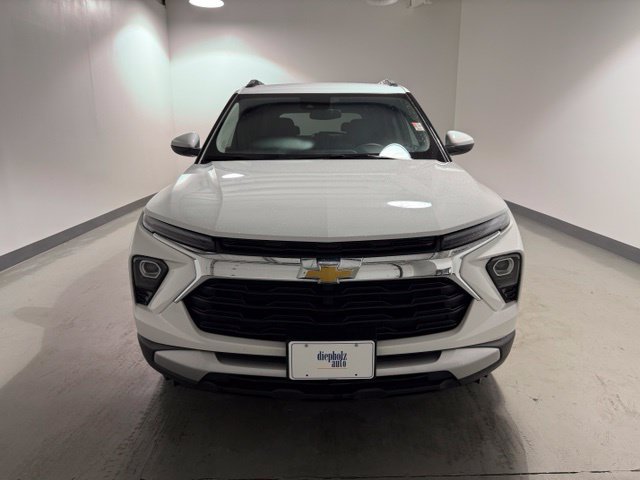 Used 2025 Chevrolet TrailBlazer LT AWD/4WD image 3