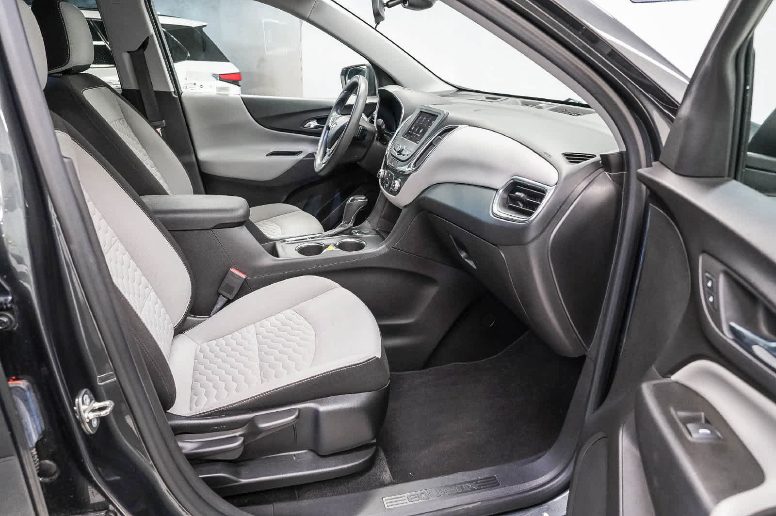 Used 2020 Chevrolet Equinox LS w/ LS Convenience Package FWD image 16