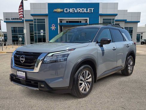 Used 2022 Nissan Pathfinder SL FWD image 1