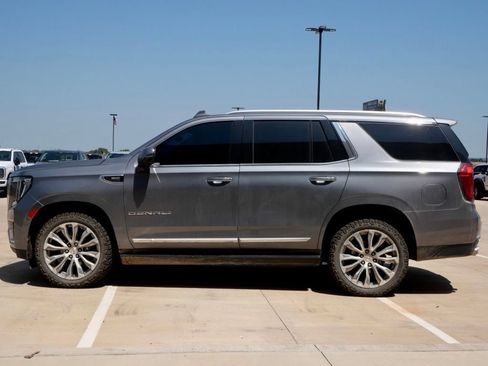 Used 2021 GMC Yukon Denali w/ Denali Premium Package AWD/4WD image 3