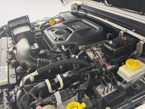 Used 2021 Jeep Wrangler Unlimited Sahara image 32