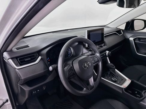 Used 2025 Toyota RAV4 LE AWD/4WD image 9