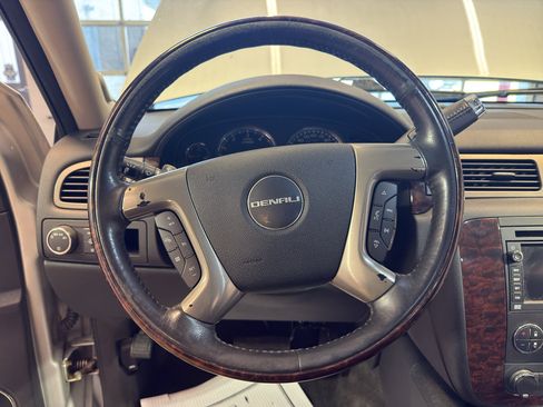 Used 2010 GMC Yukon Denali AWD/4WD image 16