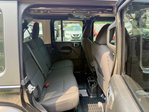 Used 2019 Jeep Wrangler Unlimited Sport AWD/4WD image 17
