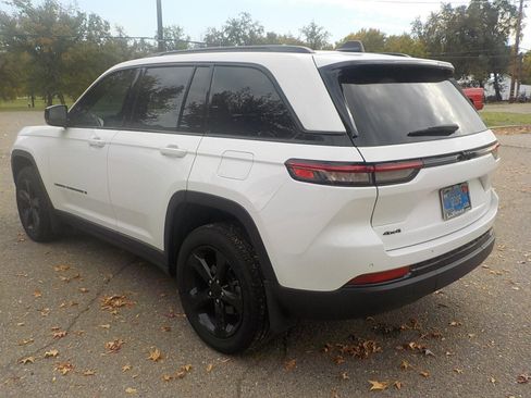 Used 2023 Jeep Grand Cherokee Altitude image 7