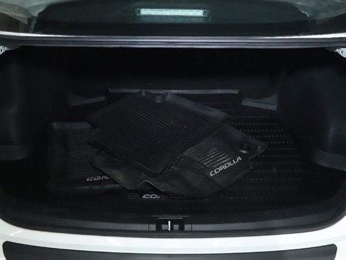 Used 2021 Toyota Corolla LE image 27