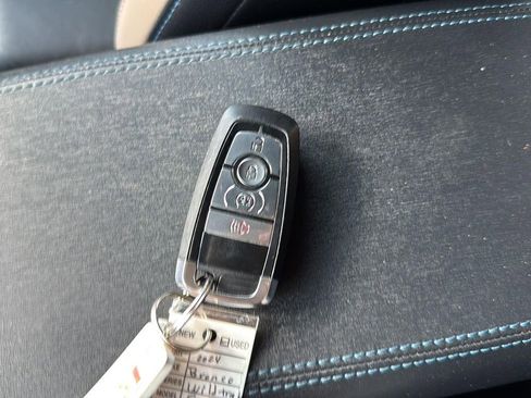 Used 2024 Ford Bronco Wildtrak image 21