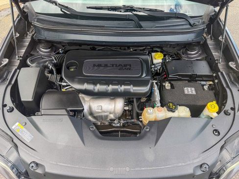 Used 2019 Jeep Cherokee Latitude Plus FWD image 19