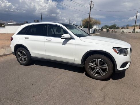 Used 2017 Mercedes-Benz GLC 300 4MATIC image 9