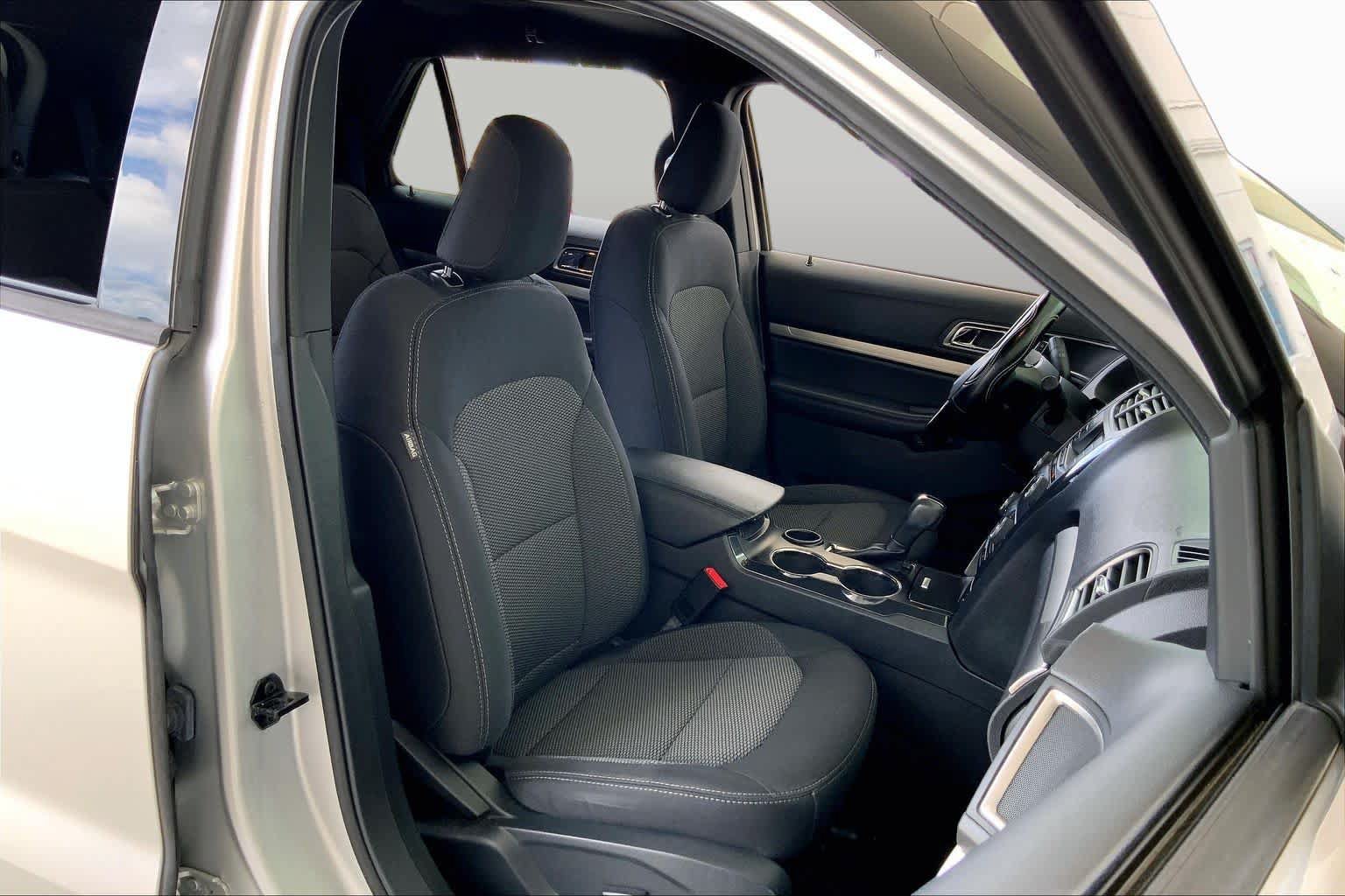 Used 2019 Ford Explorer XLT FWD image 9