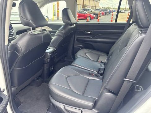 Used 2025 Toyota Grand Highlander AWD image 23