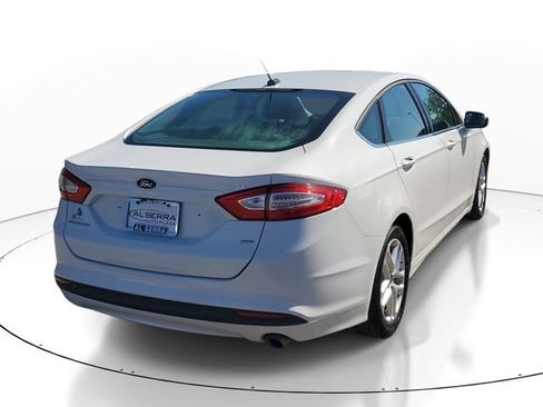 Used 2016 Ford Fusion SE FWD image 4