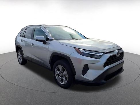 Used 2025 Toyota RAV4 XLE image 3