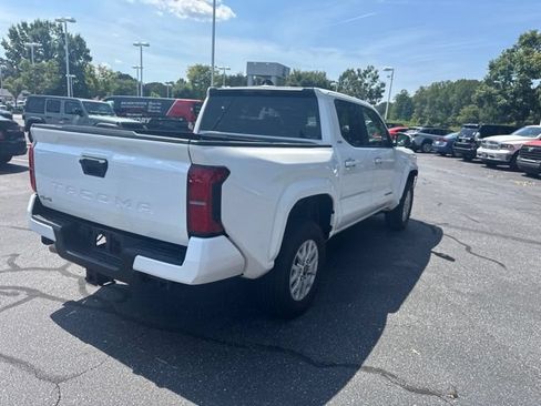 Used 2025 Toyota Tacoma SR5 AWD/4WD image 4
