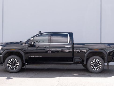 Used 2024 GMC Sierra 3500 Denali Ultimate AWD/4WD image 30