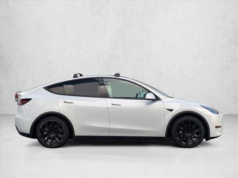 Used 2021 Tesla Model Y Long Range image 4
