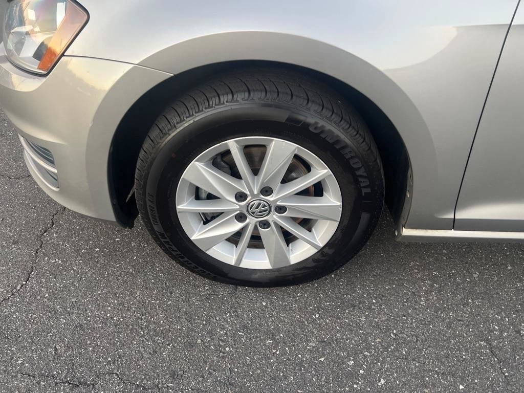 Used 2015 Volkswagen Golf S FWD image 8