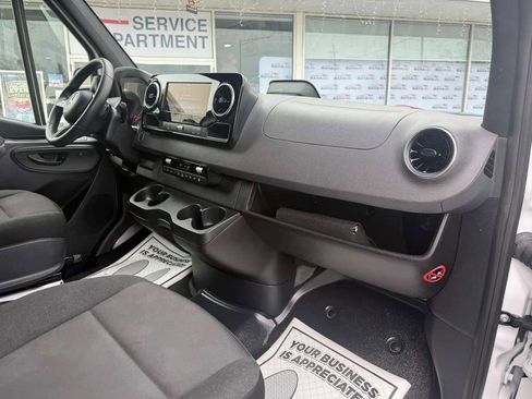 Used 2025 Mercedes-Benz Sprinter 2500 image 38