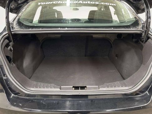 Used 2018 Ford Focus SE w/ SE Appearance Package image 15