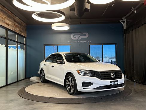 Used 2021 Volkswagen Passat 2.0T SE image 1