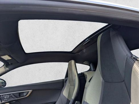 Used 2018 Jaguar F-TYPE Coupe RWD image 16