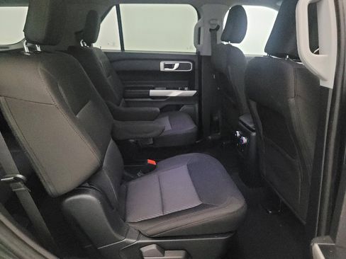 Used 2022 Ford Explorer XLT image 19