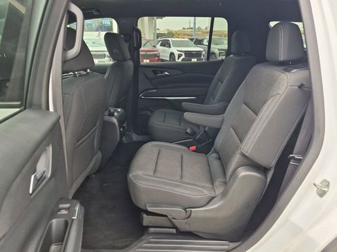 Used 2025 Chevrolet Traverse LT FWD image 21