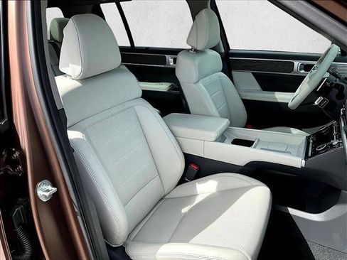 Used 2024 Hyundai Santa Fe Limited image 9