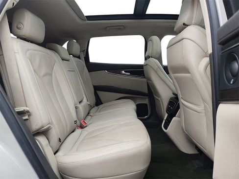 Used 2020 Lincoln Nautilus Reserve image 28