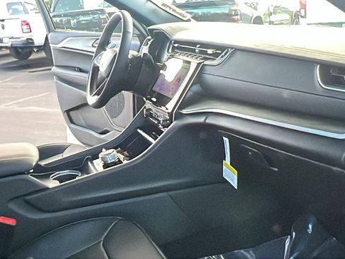 New 2025 Jeep Grand Cherokee Limited w/ Luxury Tech Group II image 11