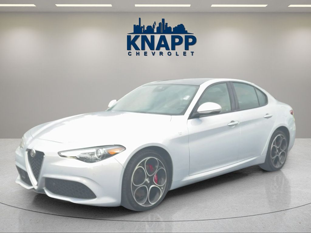 Used 2022 Alfa Romeo Giulia Ti AWD/4WD image 1