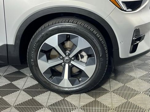 Used 2024 Volvo XC40 B5 Plus image 14