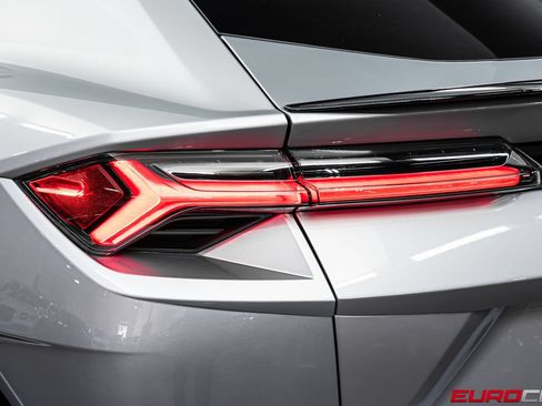 Used 2024 Lamborghini Urus Performante AWD/4WD image 27