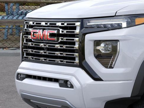 New 2026 GMC Canyon Denali image 13