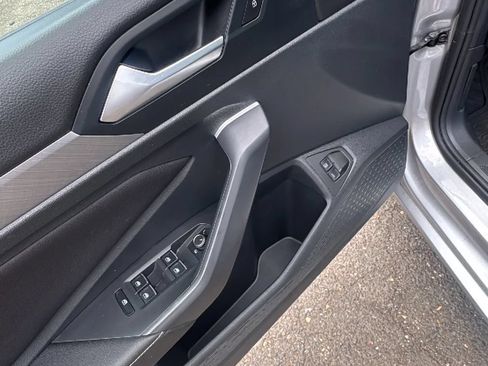 Used 2024 Volkswagen Jetta SE FWD image 10