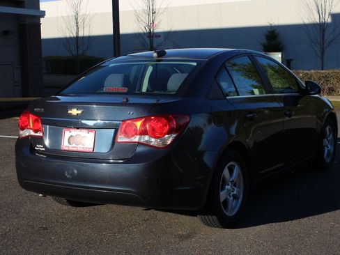 Used 2016 Chevrolet Cruze LT w/ Technology Package image 6