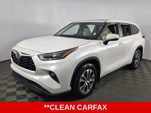 Used 2023 Toyota Highlander XLE image 5
