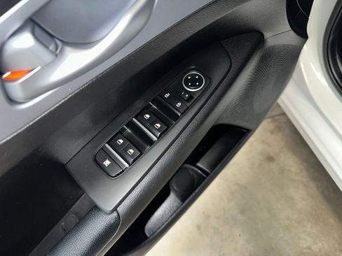 Used 2023 Kia Forte LXS image 4