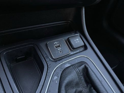 Used 2020 Jeep Cherokee Latitude Plus image 19